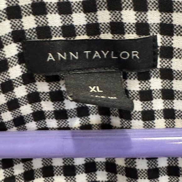 Ann Taylor XL Black & White Gingham Checked V-Neck Blouse EUC Casual Classic - Picture 2 of 3